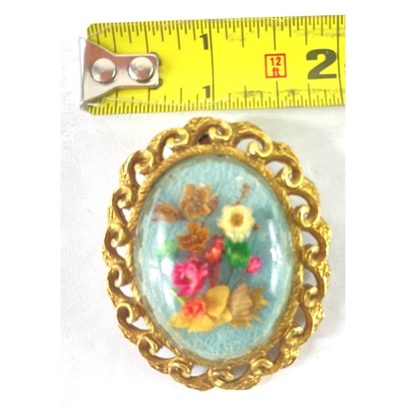Vintage Brooch Blue Dried Flowers Pin Pendant Oval Gold Tone Boho GrannyCore - Picture 2 of 3